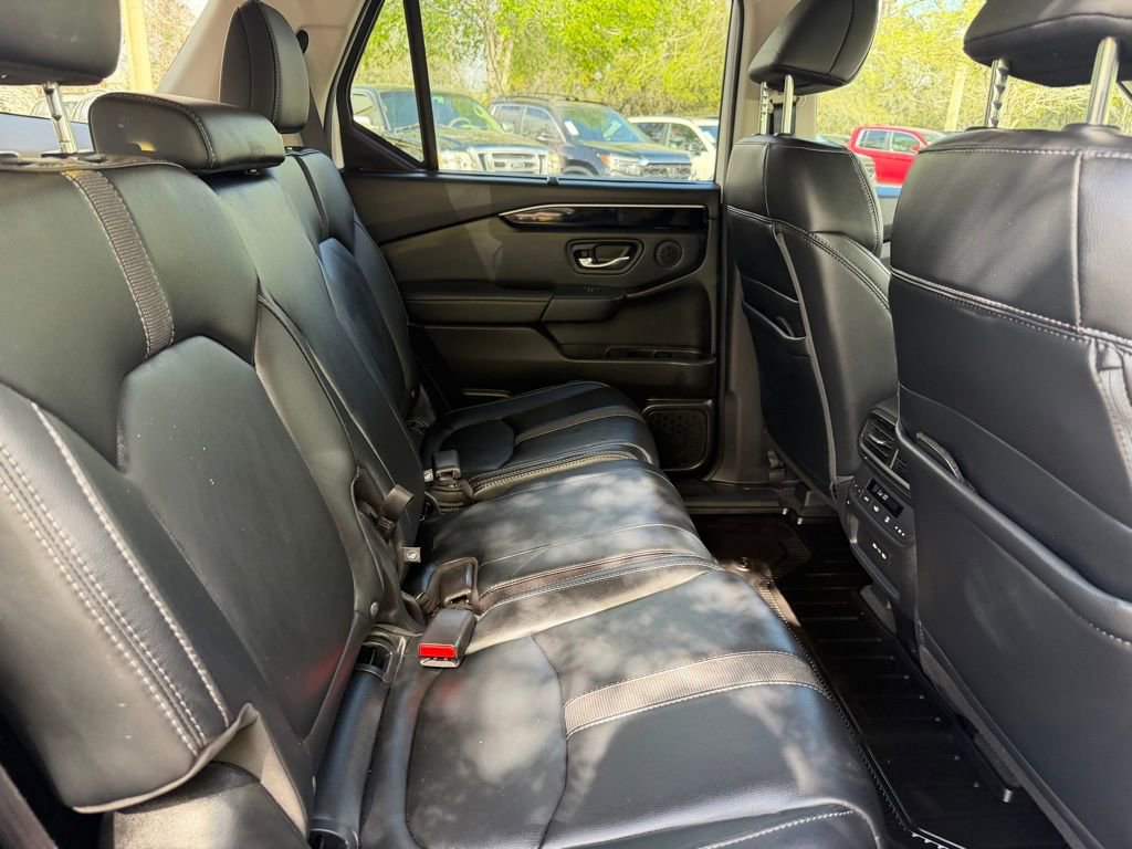 Certified 2025 Honda Pilot Touring image 8