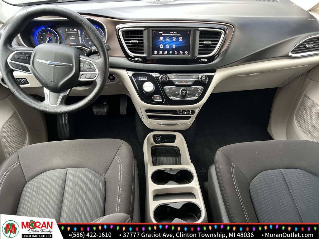 Used 2021 Chrysler Voyager LX image 13