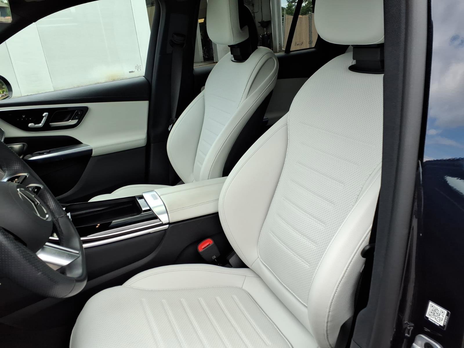 Used 2023 Mercedes-Benz GLC 300 4MATIC image 16