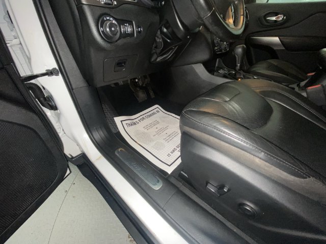 Used 2021 Jeep Cherokee Limited w/ Elite Package FWD image 12