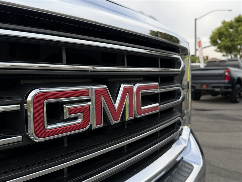 Used 2017 GMC Sierra 2500 SLT w/ Driver Alert Package image 5