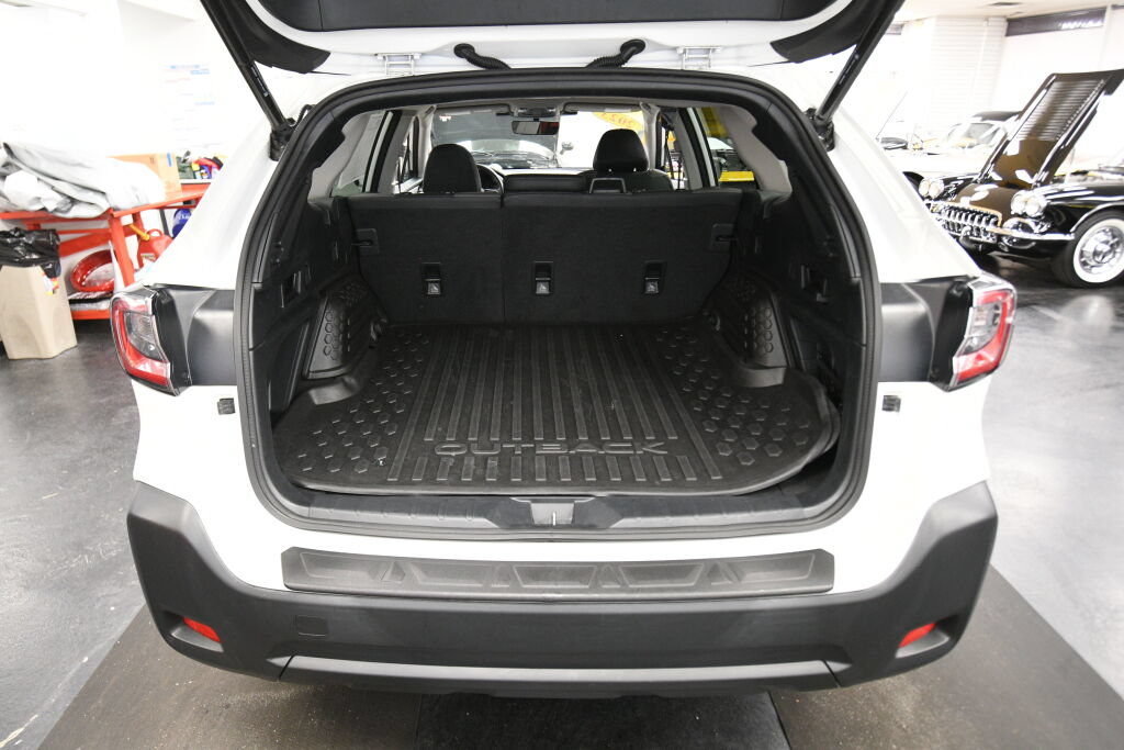 Used 2023 Subaru Outback Onyx Edition AWD/4WD image 21