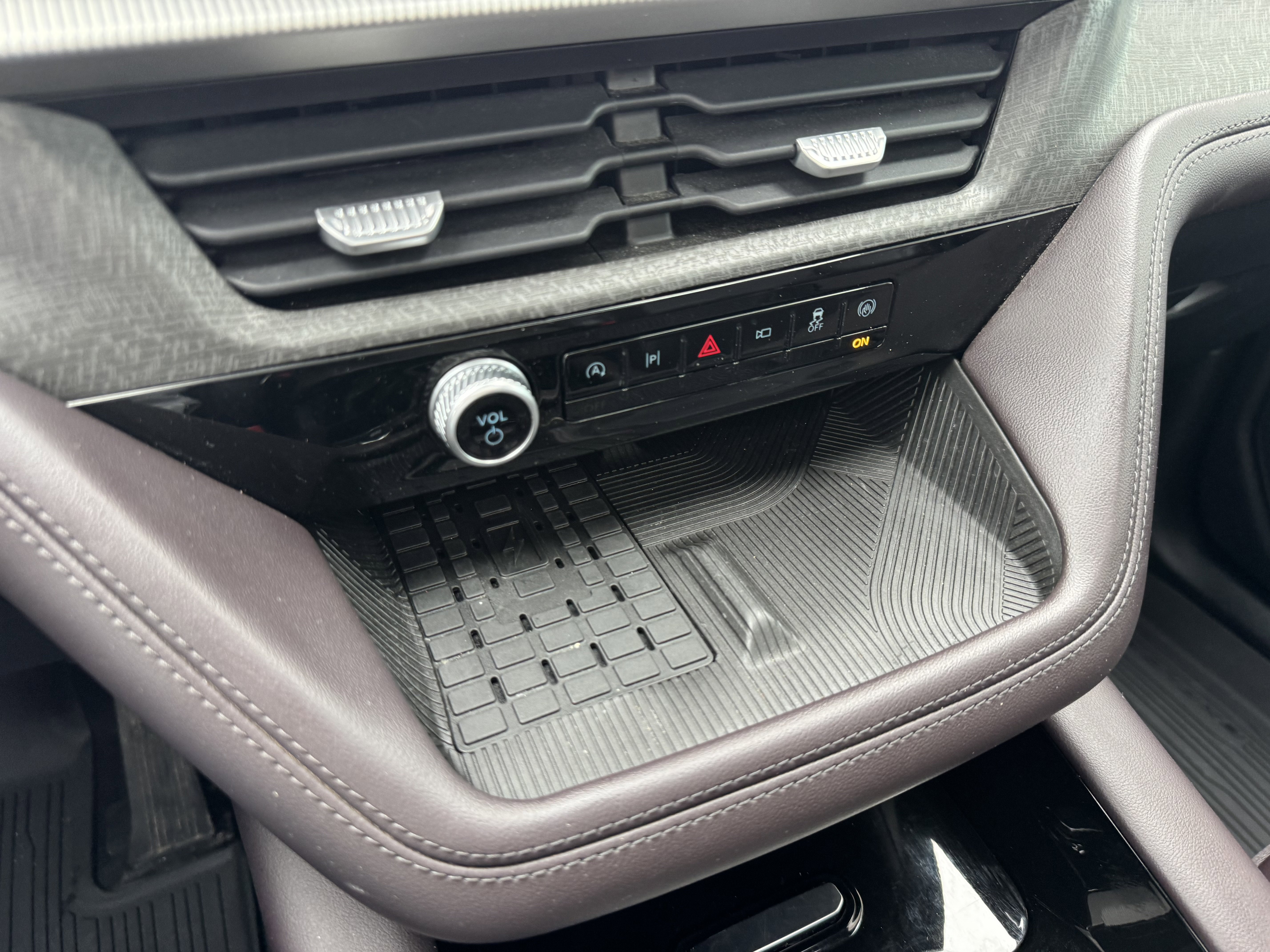 Used 2025 Ford Explorer Platinum image 14