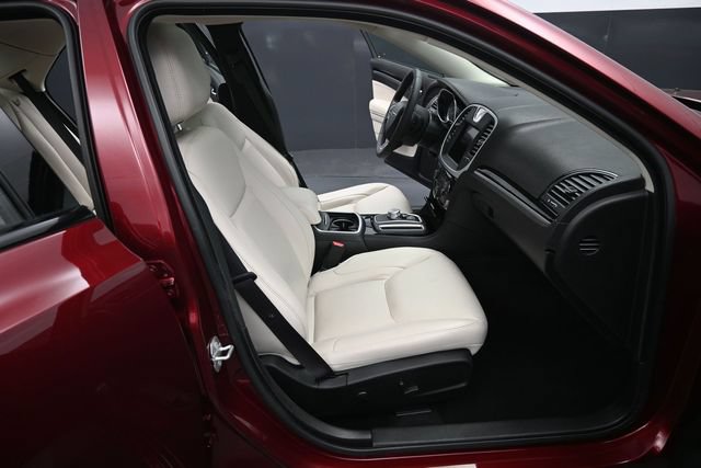 Used 2023 Chrysler 300 Touring L w/ Popular Equipment Group RWD image 33