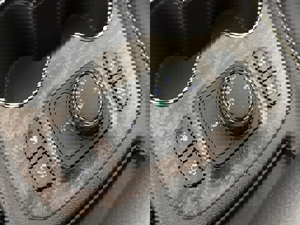 Certified 2022 GMC Acadia Denali w/ Denali Ultimate Package image 42