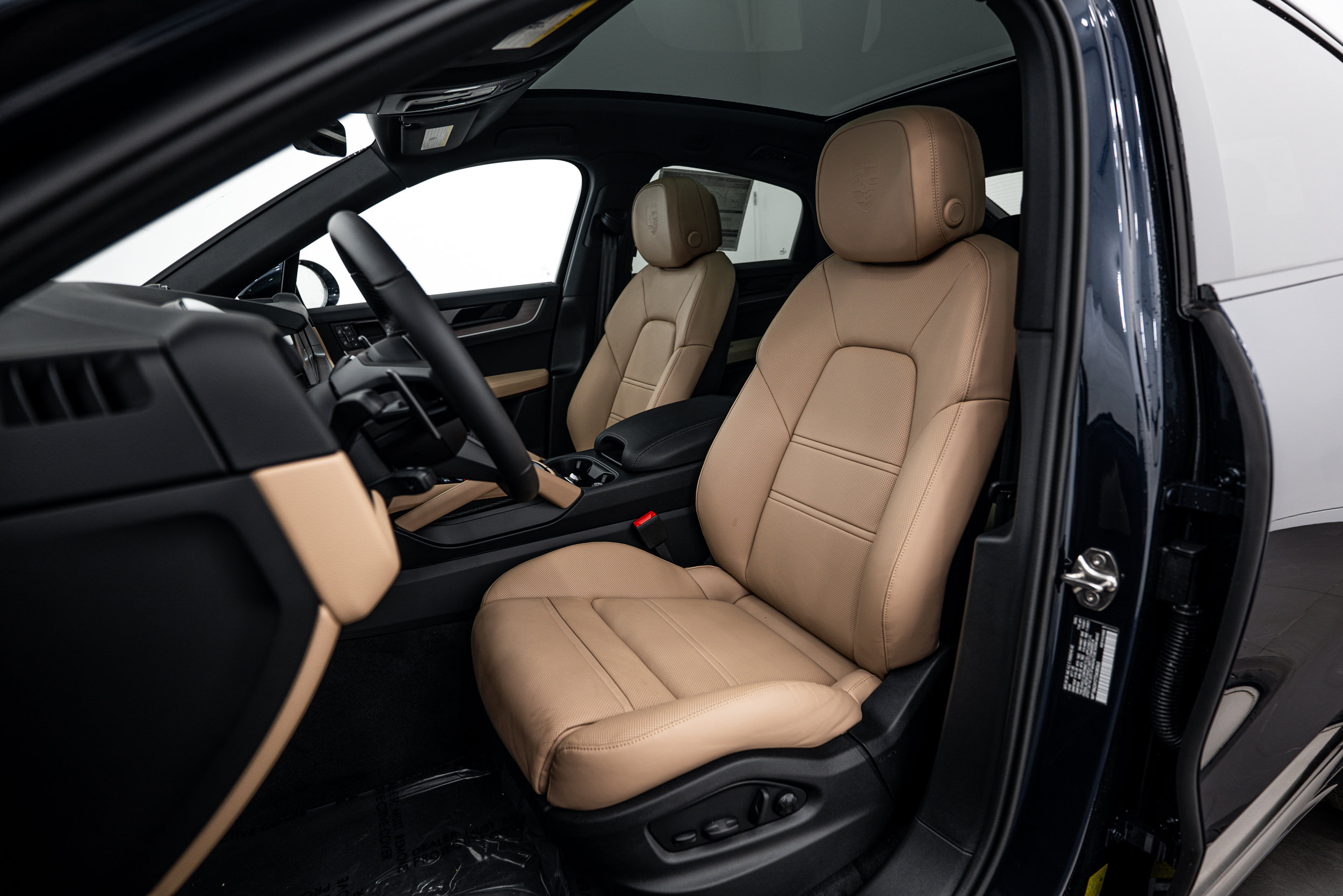 New 2026 Porsche Cayenne Coupe AWD/4WD image 5