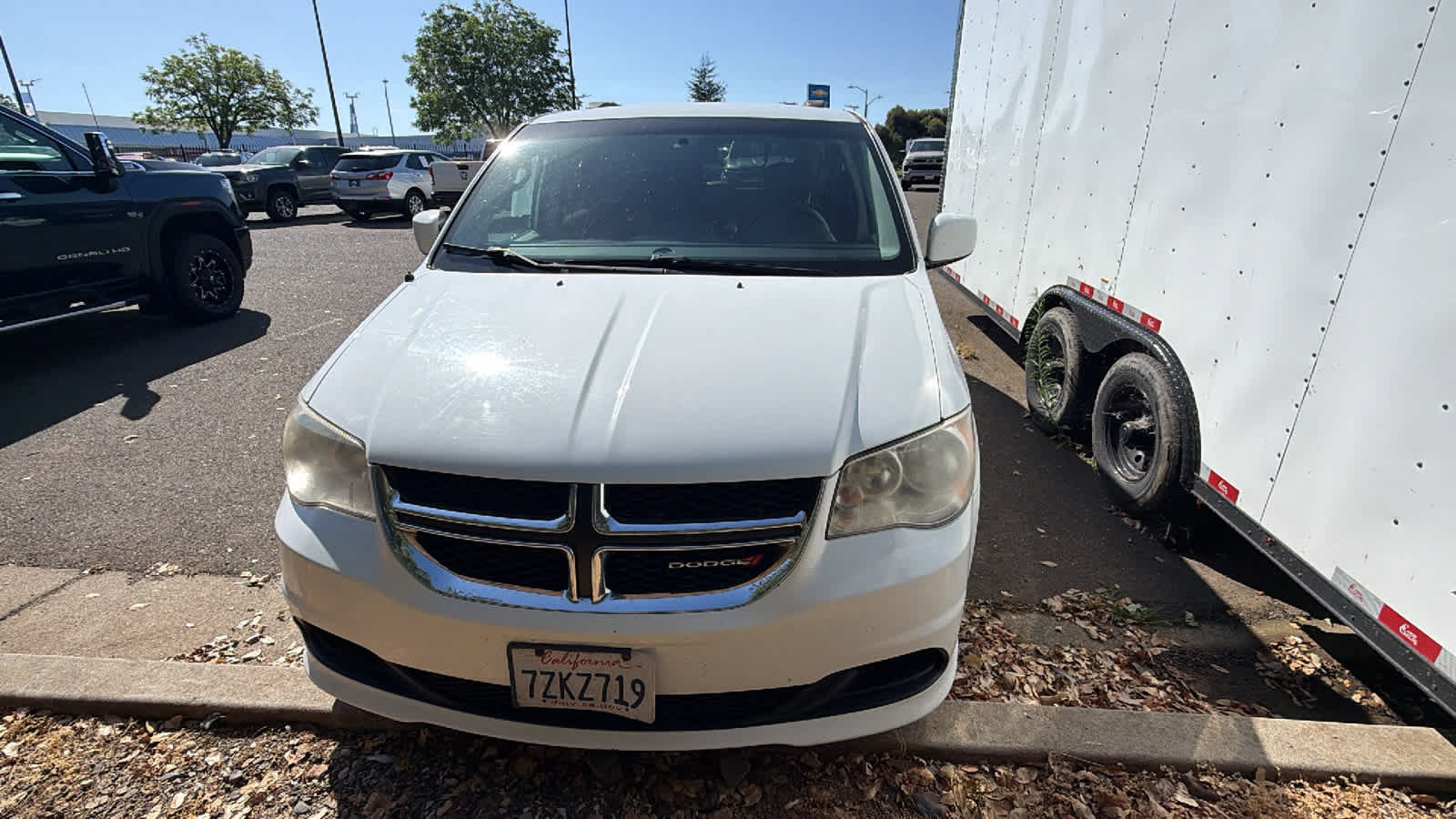 Used 2014 Dodge Grand Caravan SXT FWD image 2