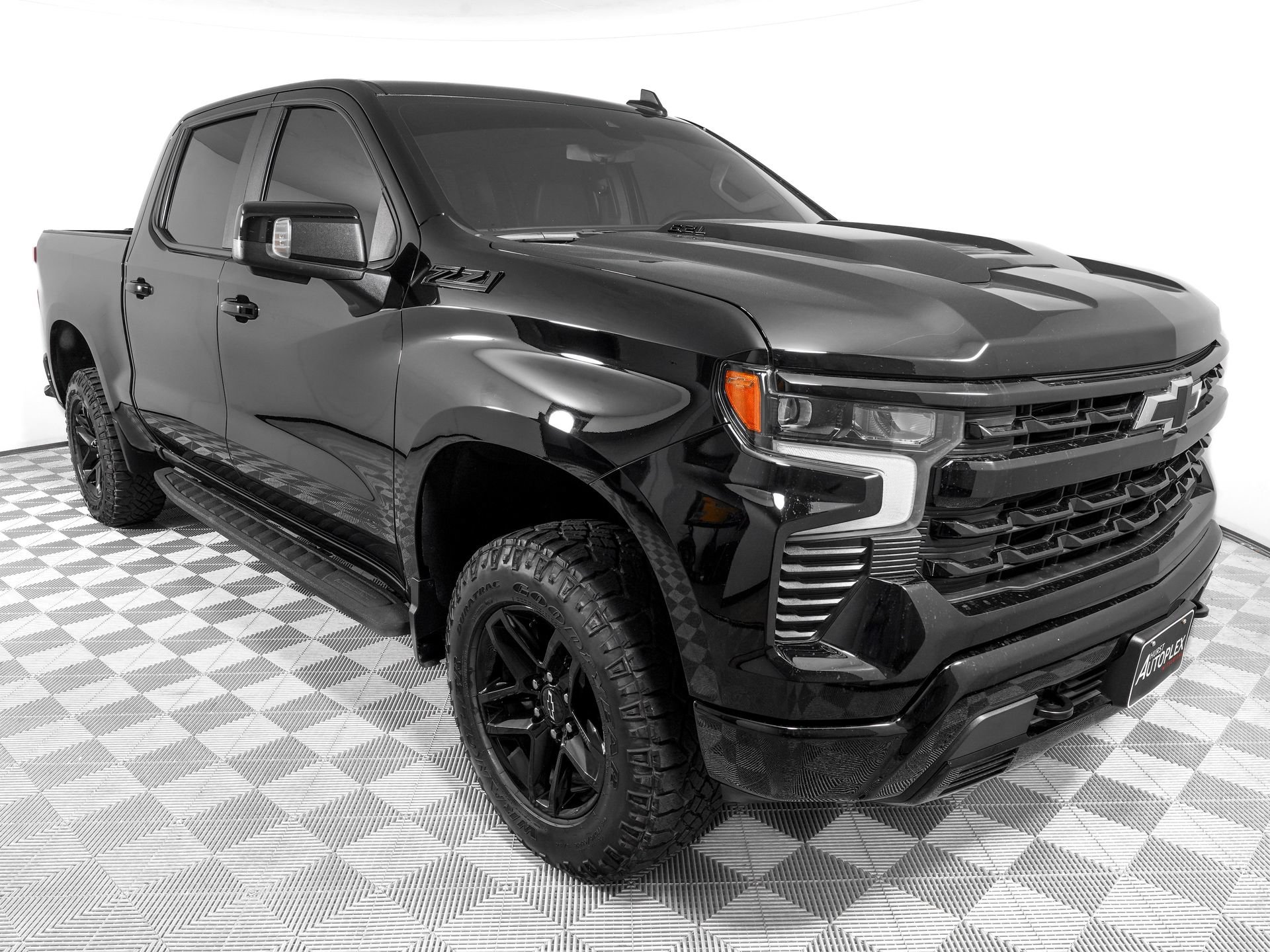 Used 2023 Chevrolet Silverado 1500 LT Trail Boss w/ LT Trail Boss Premium Package AWD/4WD image 2