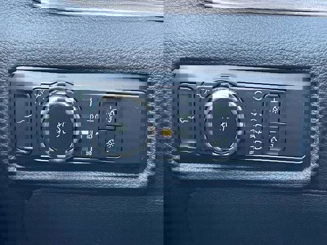 Used 2023 Ford Explorer Limited image 20