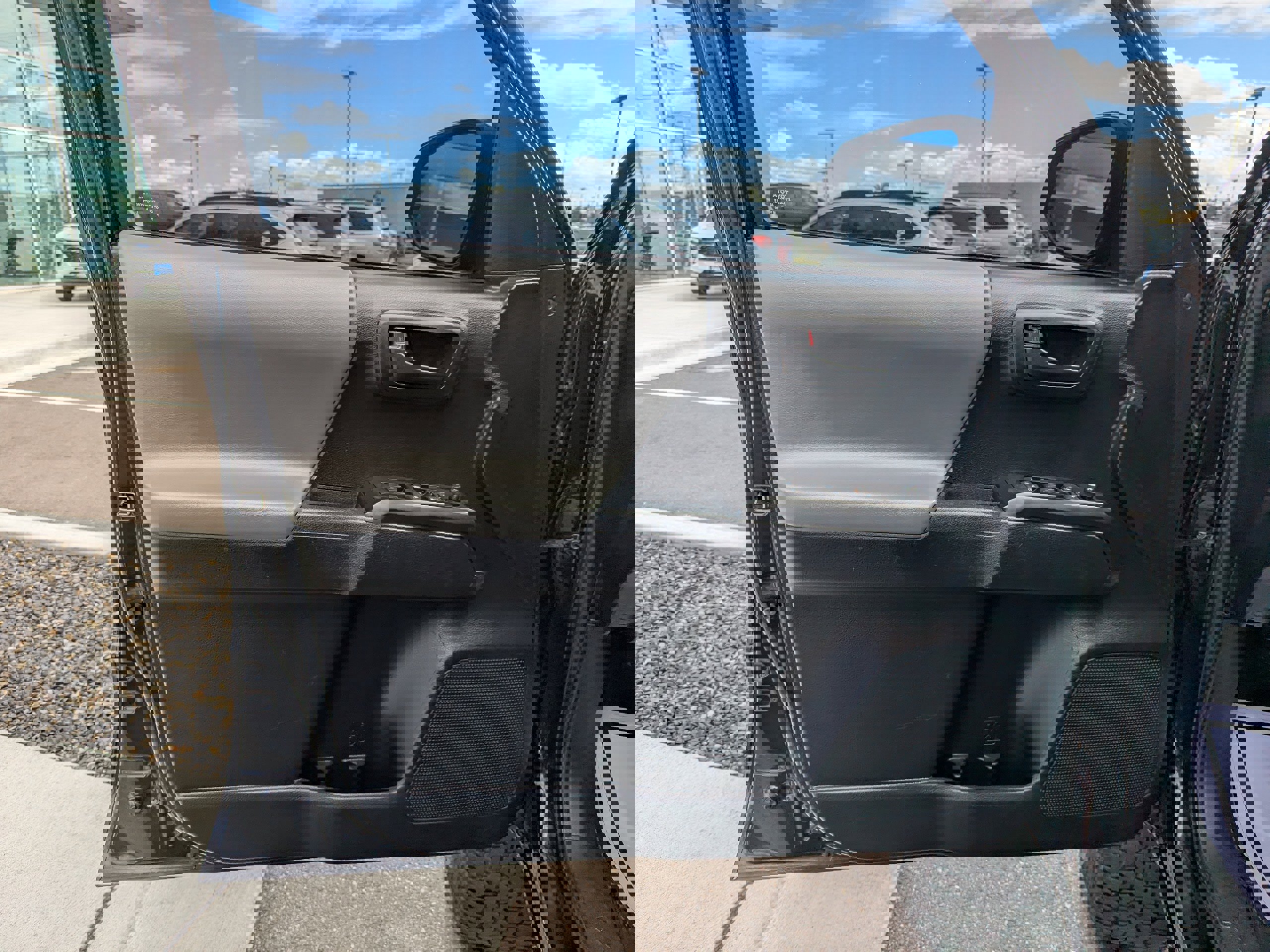 Used 2018 Toyota Tacoma SR image 10