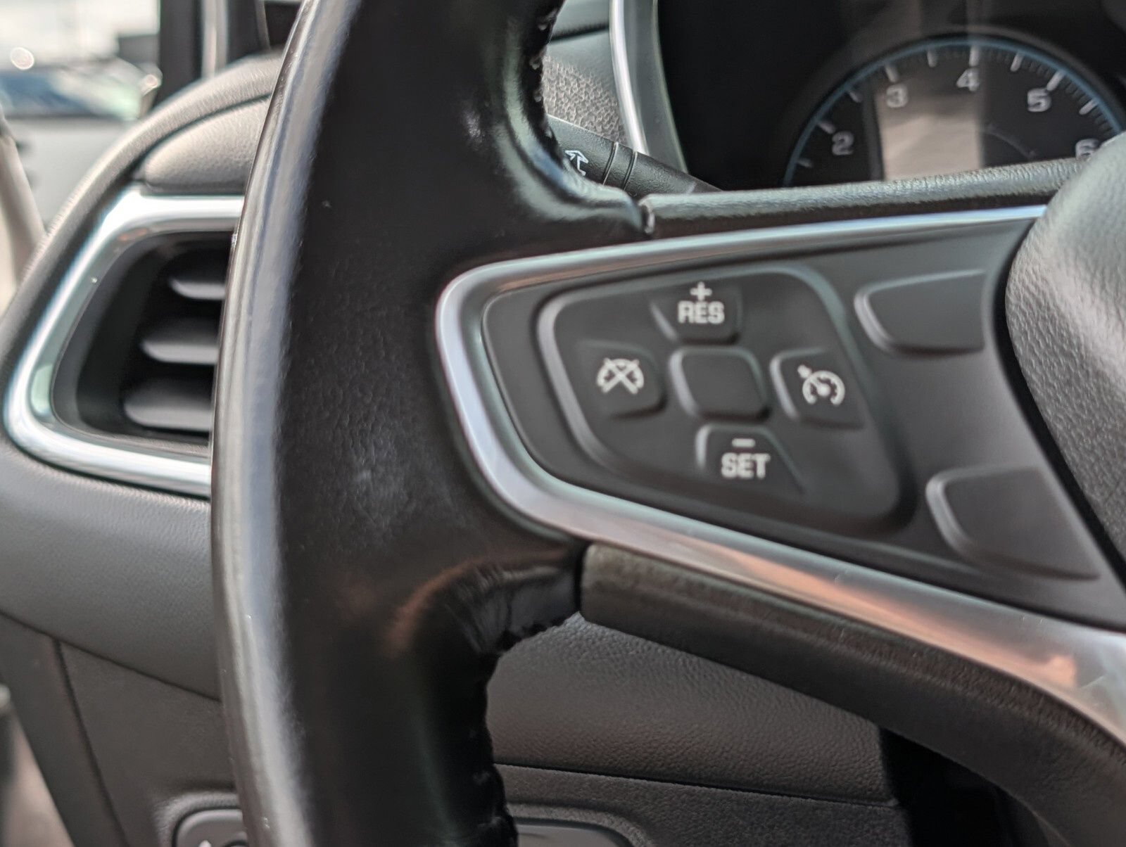 Used 2018 Chevrolet Equinox LT AWD/4WD image 27