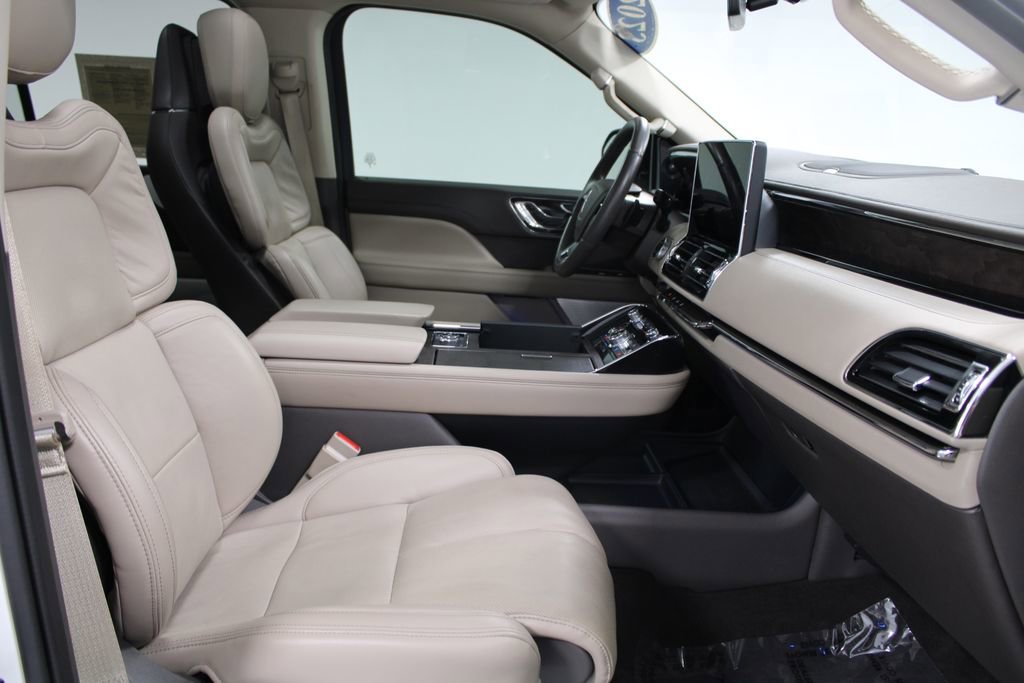 Used 2023 Lincoln Navigator Reserve image 27