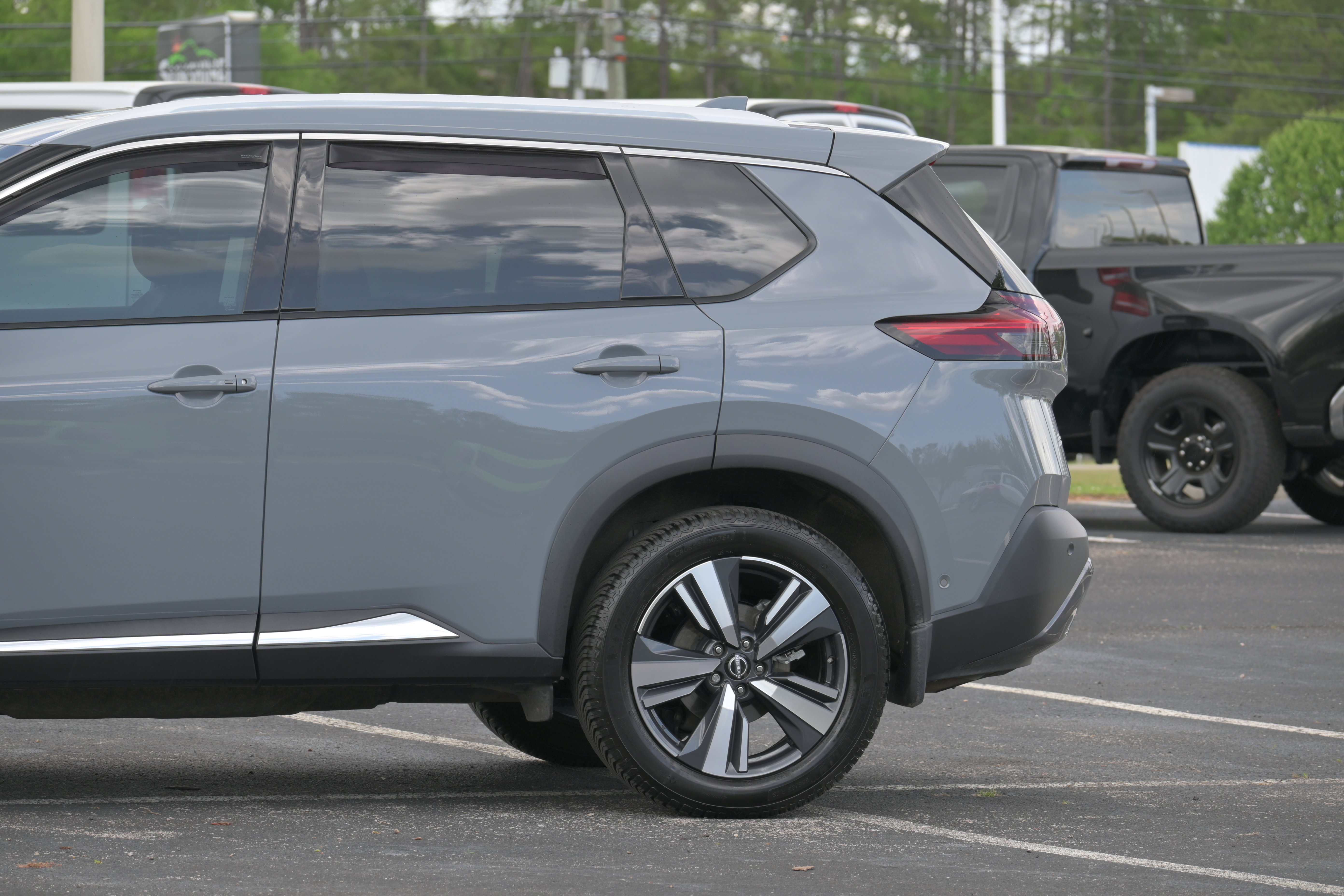 Used 2023 Nissan Rogue SL w/ SL Premium Package FWD image 6