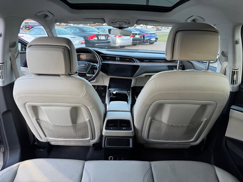 Used 2019 Audi e-tron Premium Plus image 25