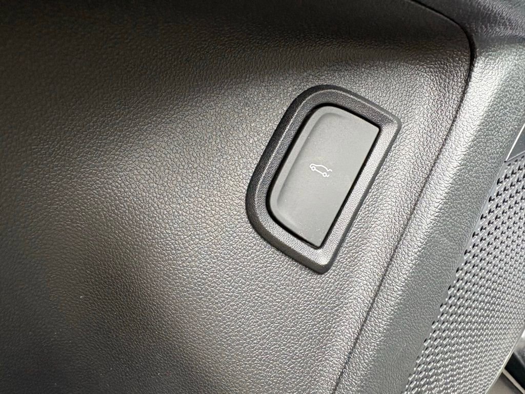 Used 2024 Chevrolet Blazer EV LT image 20