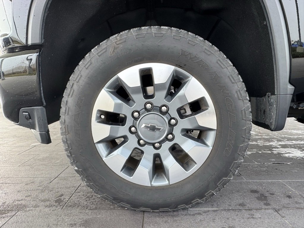 Used 2023 Chevrolet Silverado 2500 Custom w/ Custom Value Package image 10