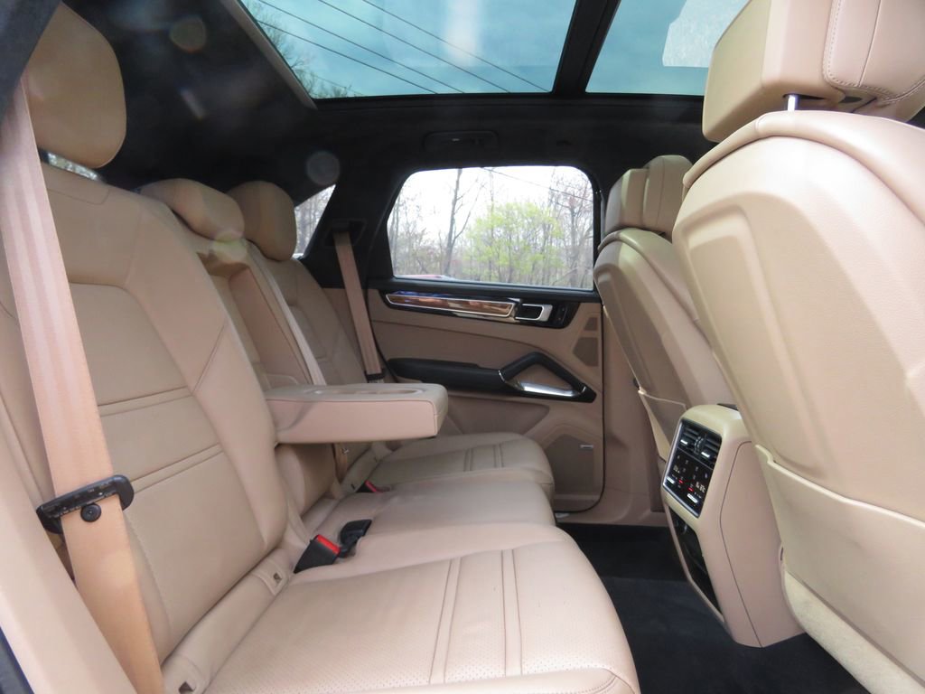 Used 2021 Porsche Cayenne Turbo AWD/4WD image 16