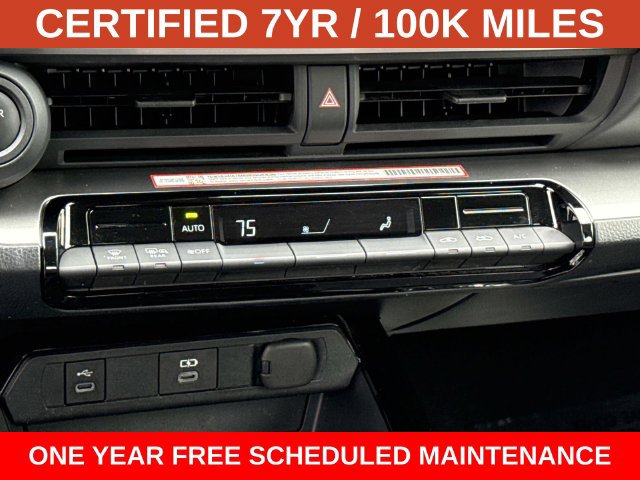 Used 2025 Toyota Prius LE FWD image 21