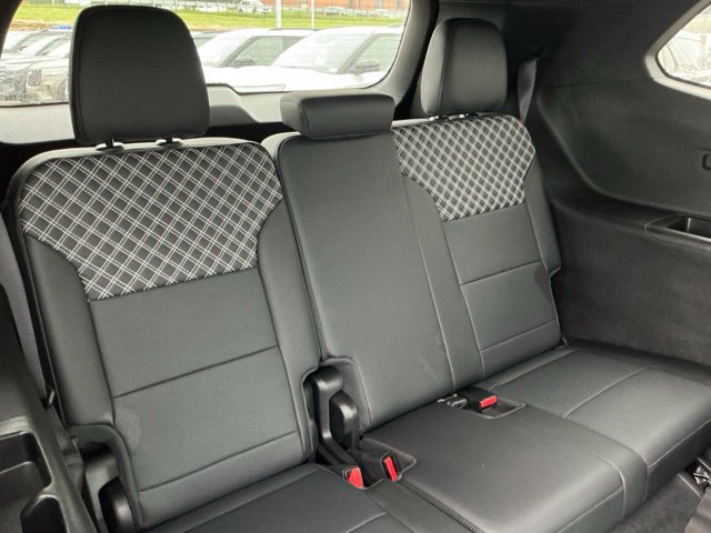 Used 2025 GMC Acadia Denali w/ Super Cruise Package FWD image 28