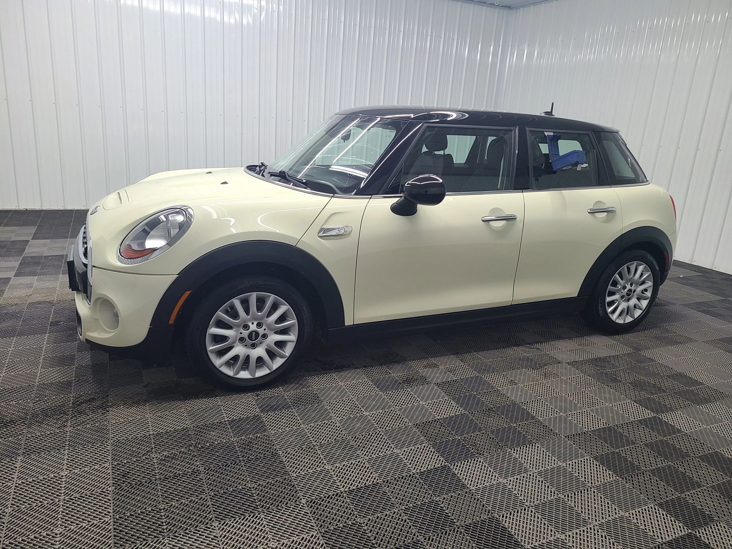 Used 2015 MINI Cooper S image 8