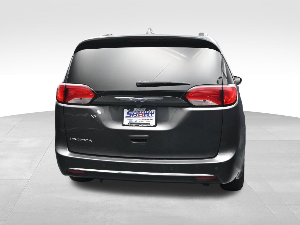 Used 2019 Chrysler Pacifica Touring-L FWD image 4
