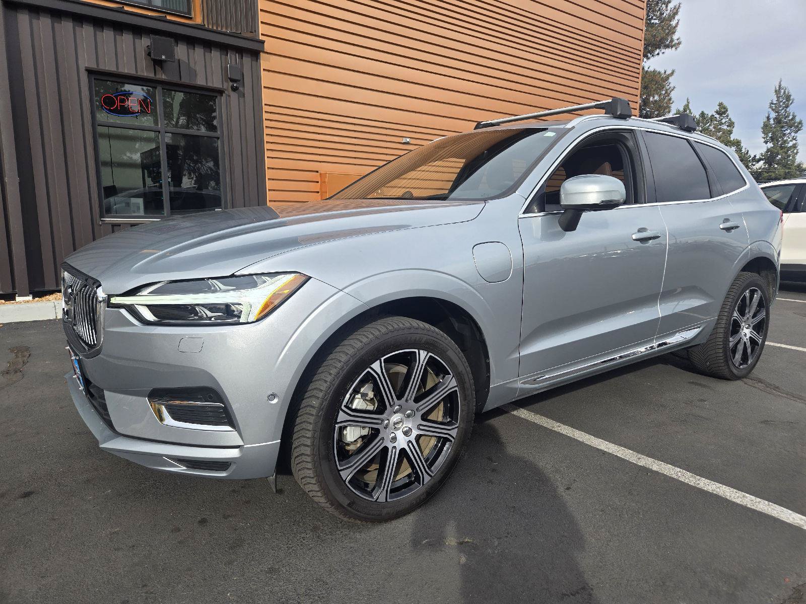 Used 2018 Volvo XC60 T8 Inscription w/ Advanced Package AWD/4WD image 1