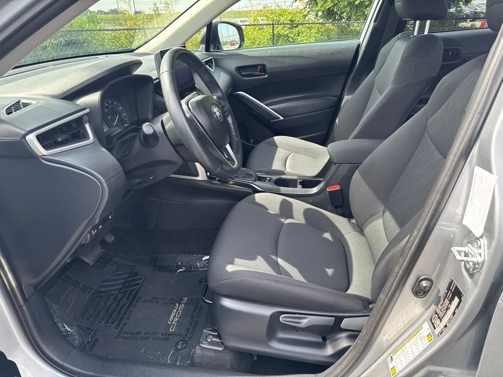 Used 2025 Toyota Corolla Cross LE AWD/4WD image 13