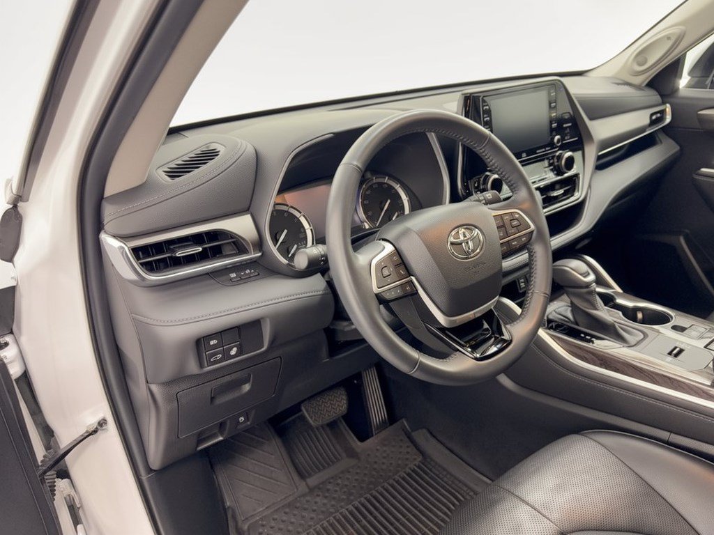 Used 2022 Toyota Highlander Limited FWD image 4