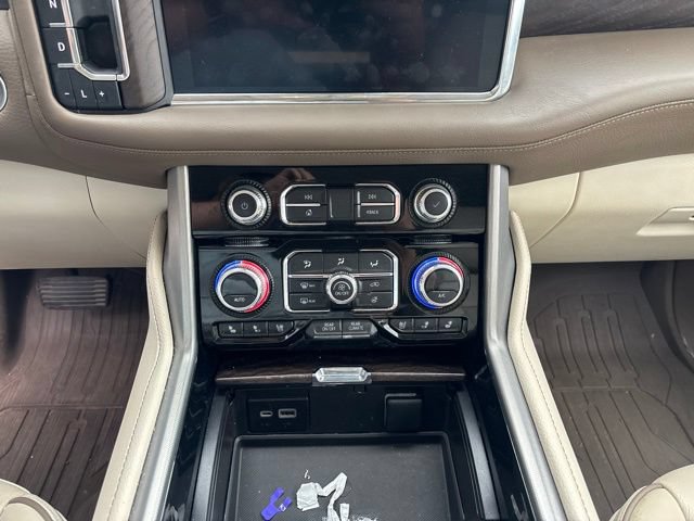 Used 2023 GMC Yukon XL Denali w/ Advanced Technology Package AWD/4WD image 12