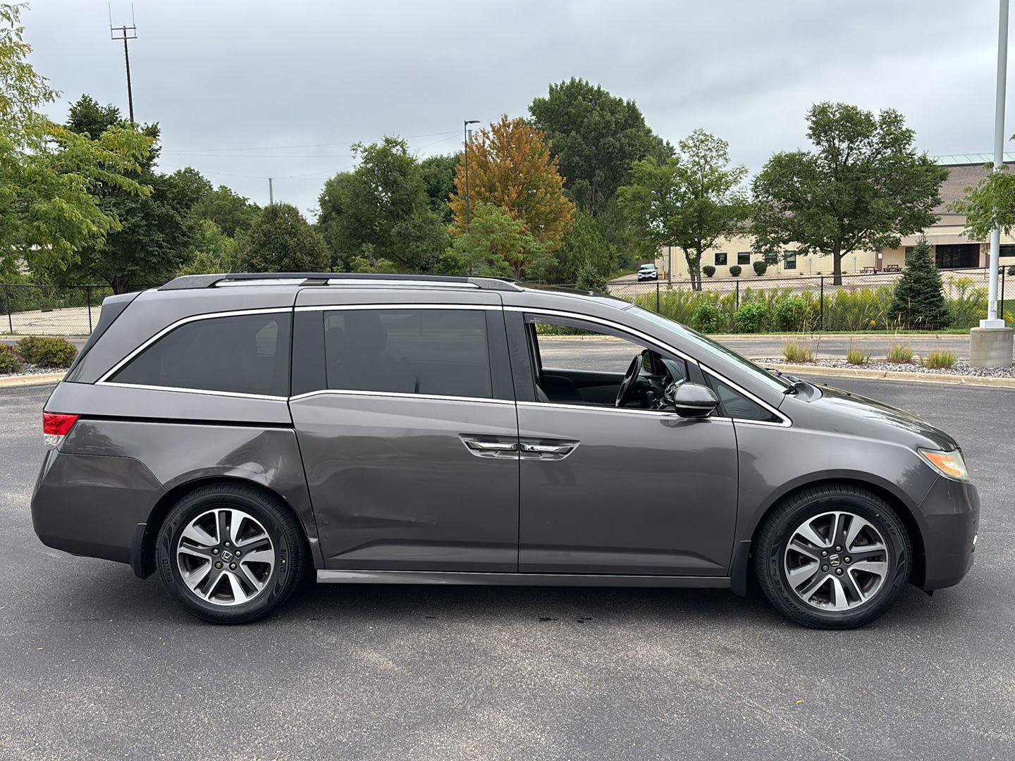 Used 2015 Honda Odyssey Touring Elite image 9
