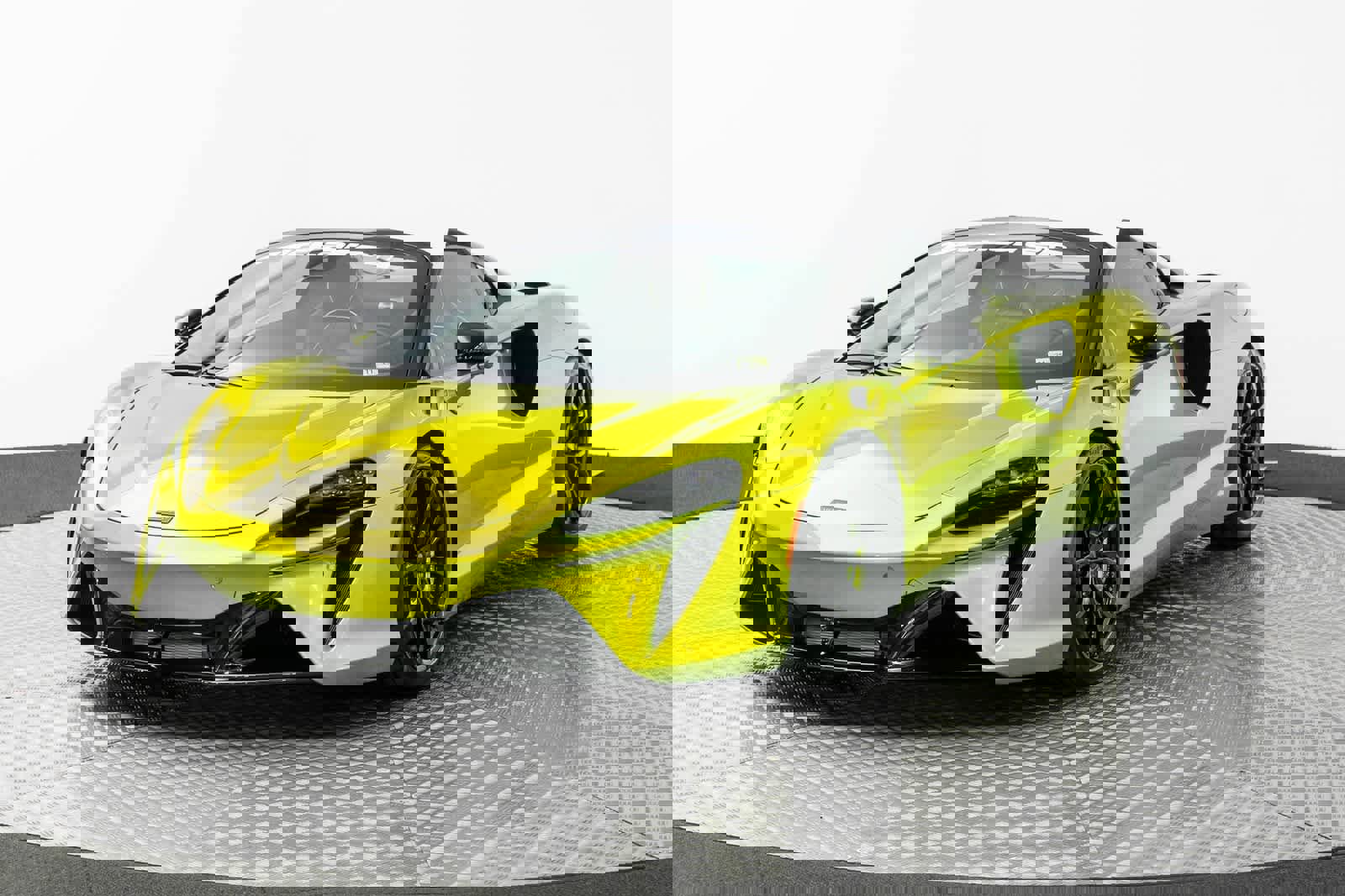 Used 2025 McLaren Artura Spider image 1