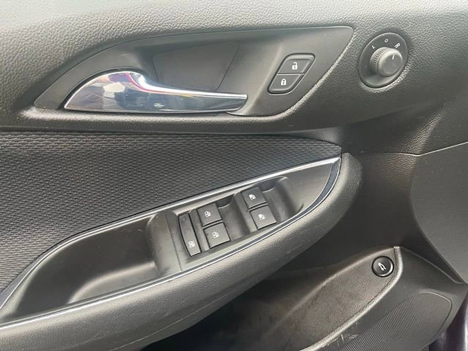 Used 2016 Chevrolet Cruze LT image 17