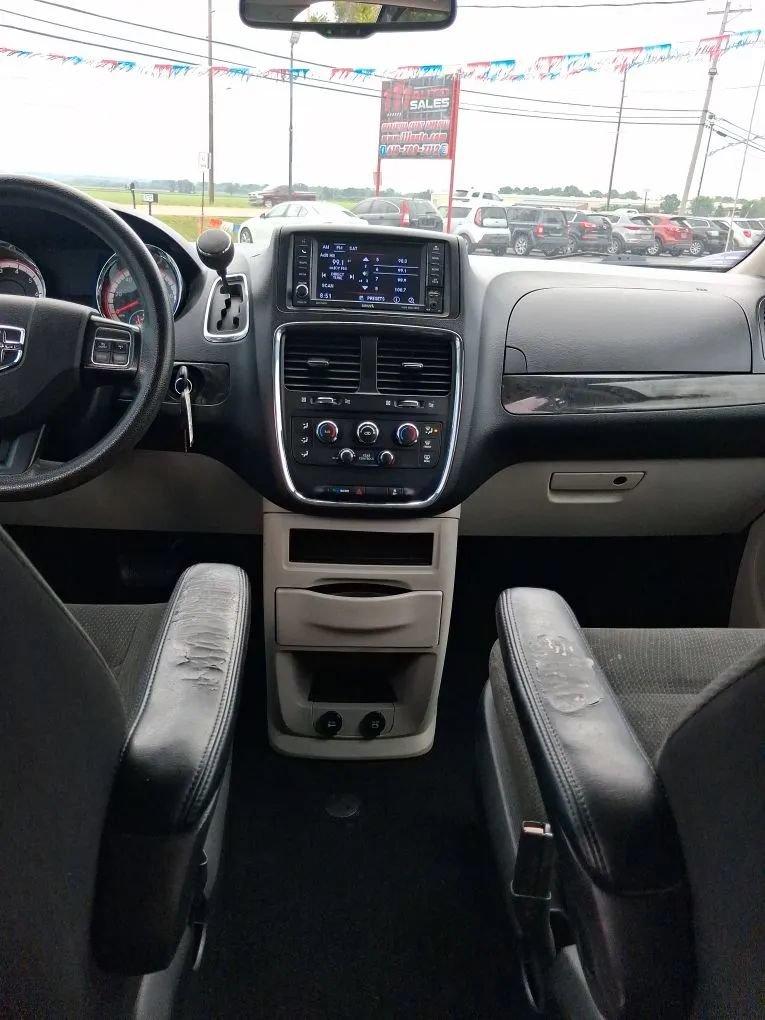 Used 2018 Dodge Grand Caravan SE w/ UConnect Hands-Free Group FWD image 25