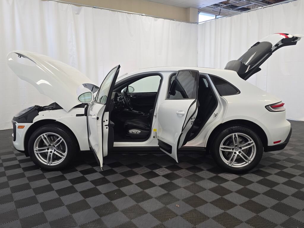 Certified 2024 Porsche Macan image 13