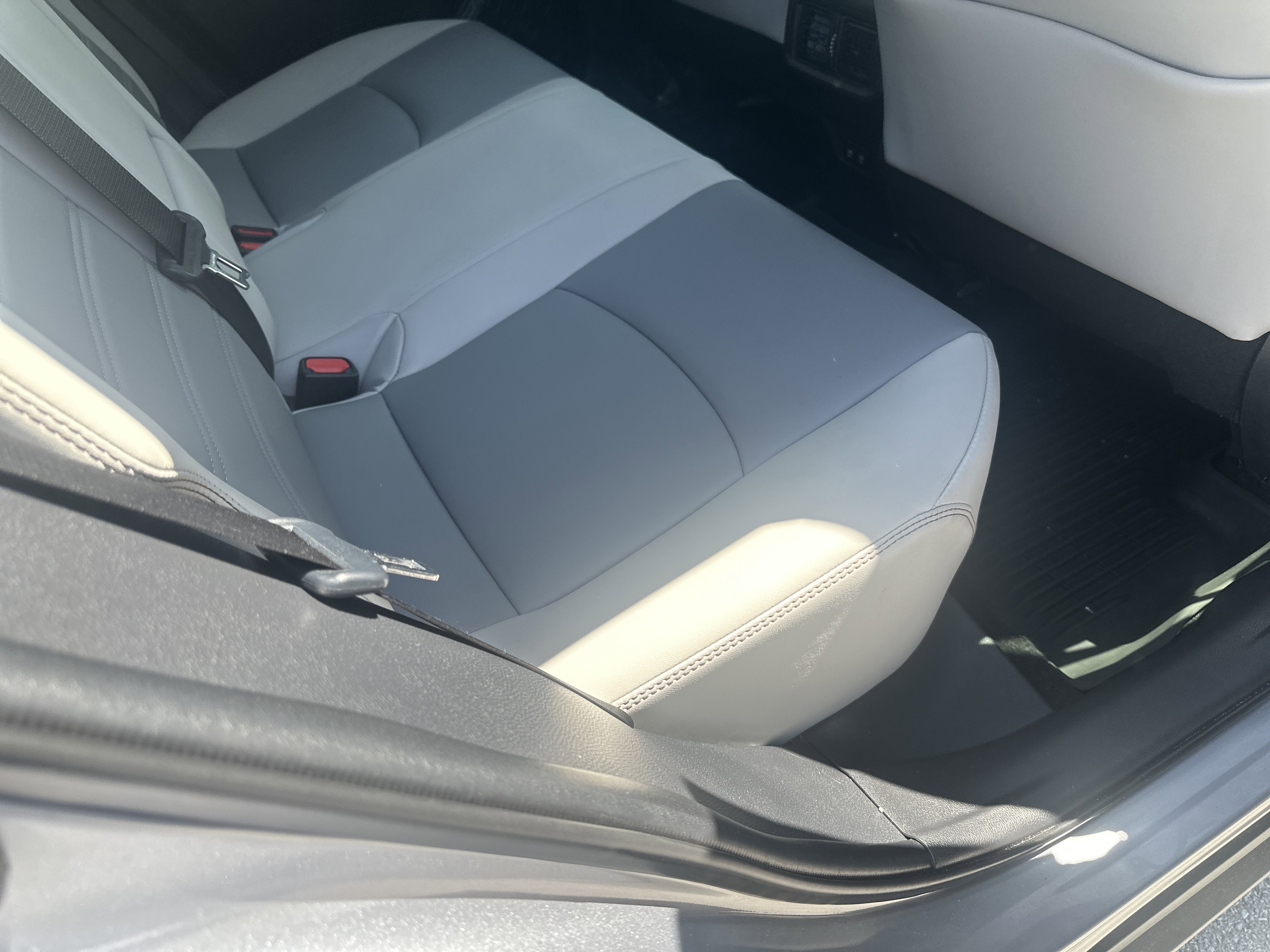 Used 2021 Toyota RAV4 XLE Premium image 25