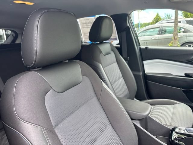Used 2025 Chevrolet Trax LT FWD image 10