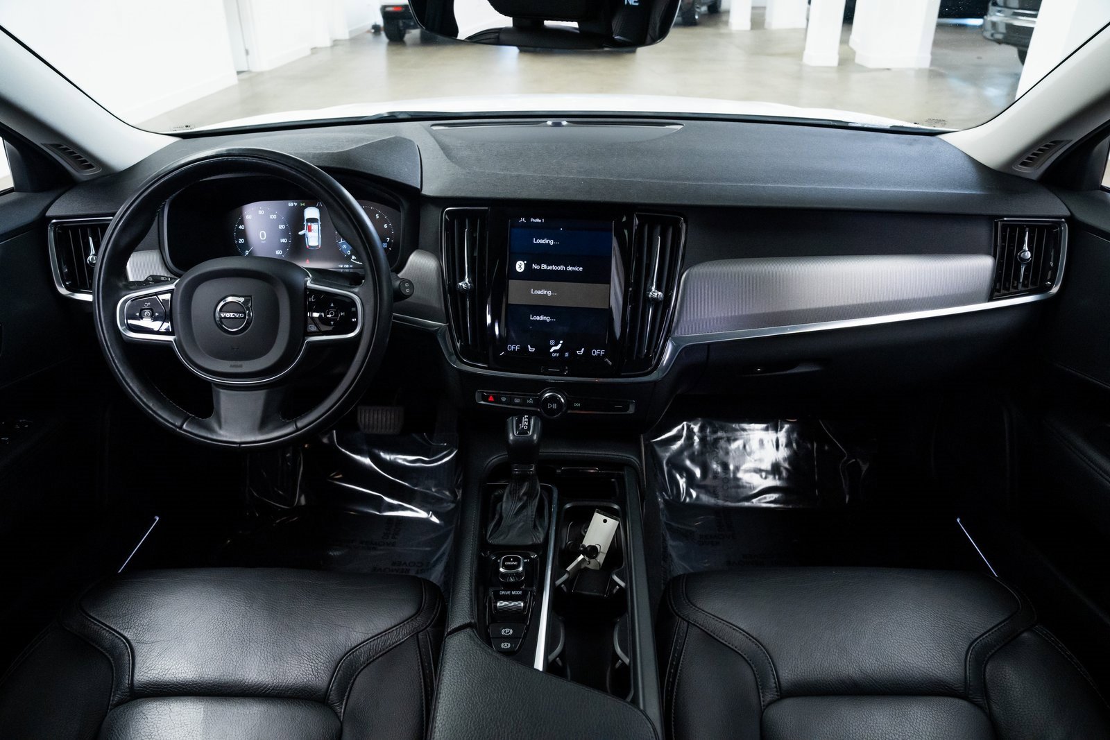 Used 2017 Volvo V90 T6 Cross Country image 9