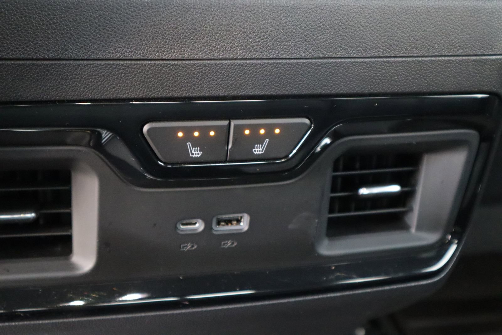 Used 2024 GMC Sierra 1500 AT4 w/ Technology Package image 19