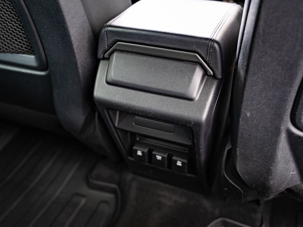 Used 2018 Land Rover Discovery Sport SE image 35