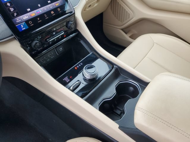 Used 2024 Jeep Grand Cherokee Limited AWD/4WD image 29
