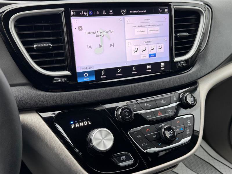 Used 2024 Chrysler Pacifica Touring-L image 16