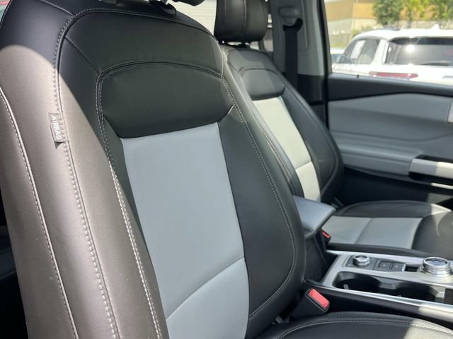 Used 2024 Ford Explorer XLT w/ Equipment Group 202A AWD/4WD image 32
