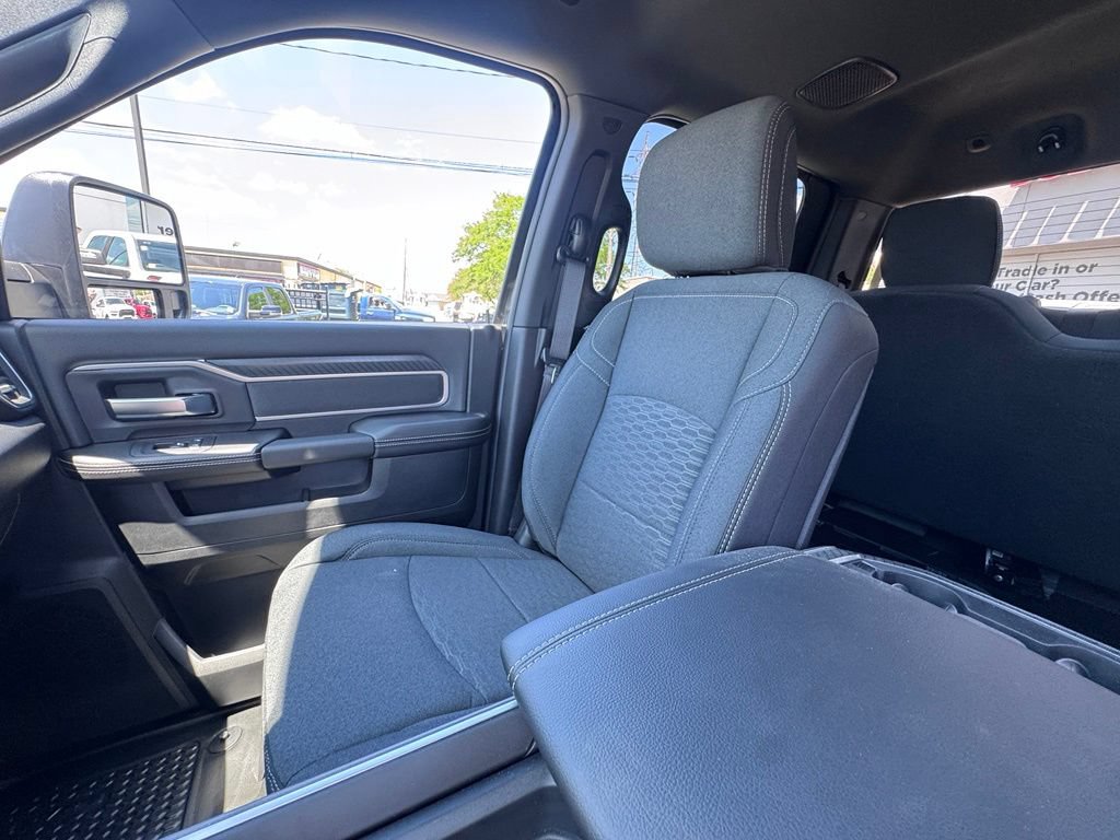 New 2026 RAM 2500 Big Horn AWD/4WD image 13