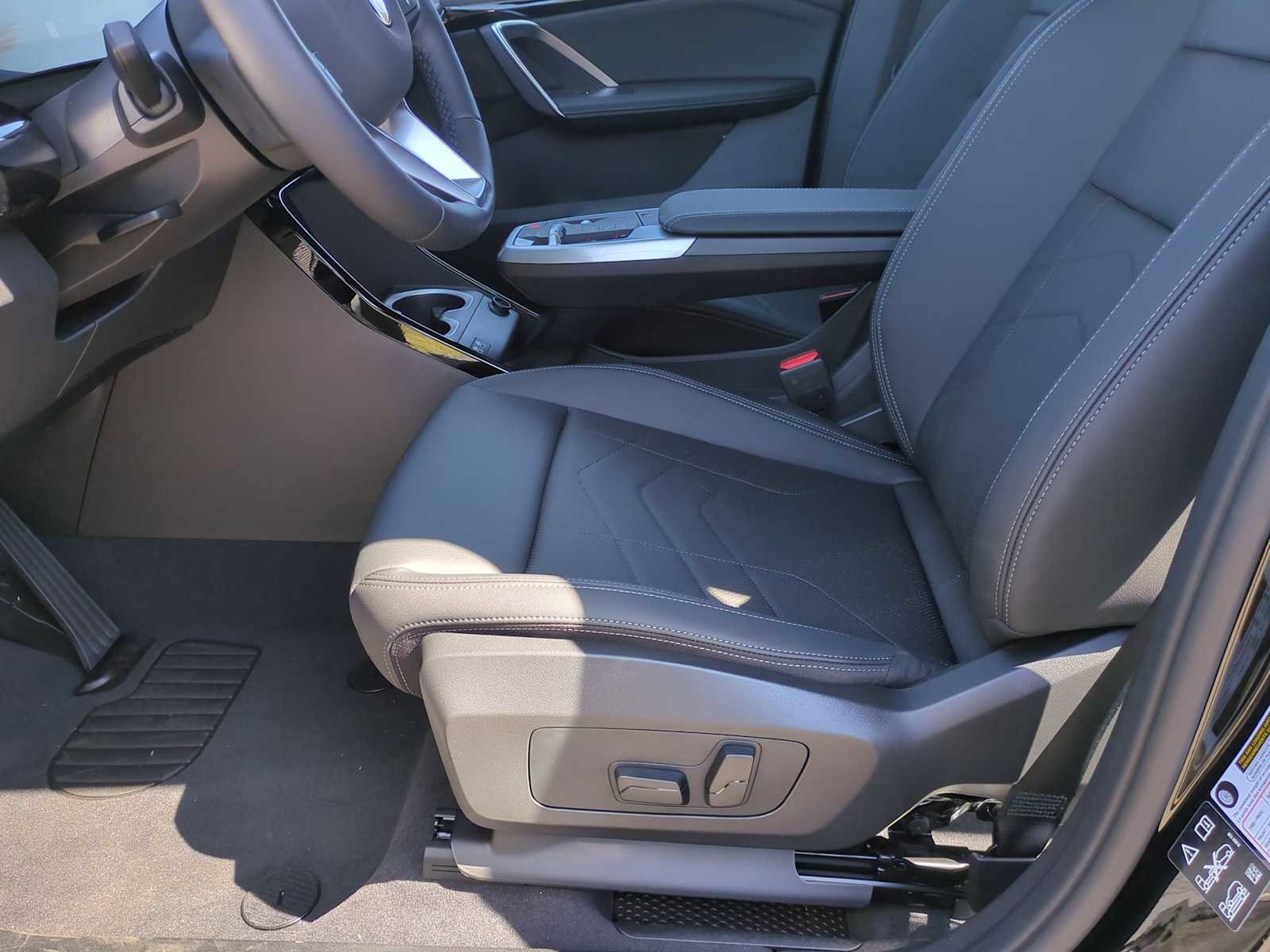 Used 2025 BMW X2 xDrive28i w/ Convenience Package image 16