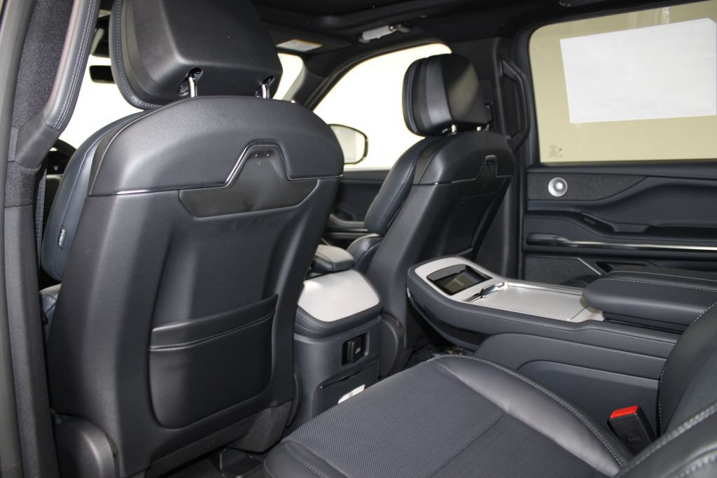 New 2027 Lincoln Navigator Reserve w/ Jet Appearance Package AWD/4WD image 28