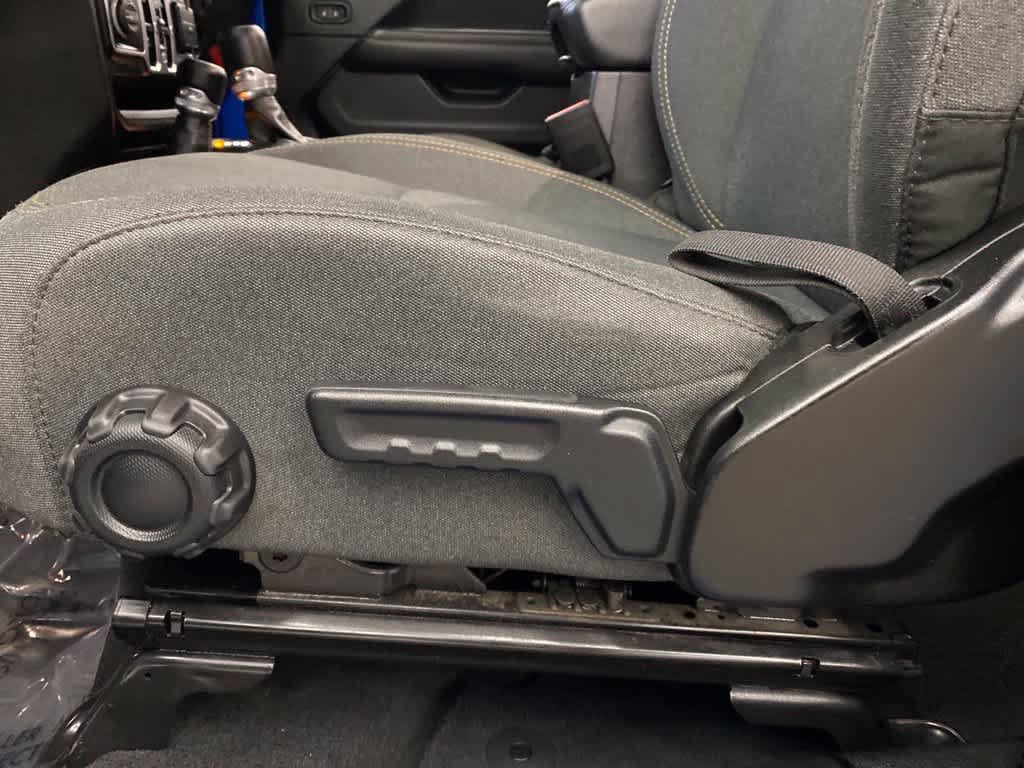 Used 2024 Jeep Wrangler Unlimited Sahara AWD/4WD image 15