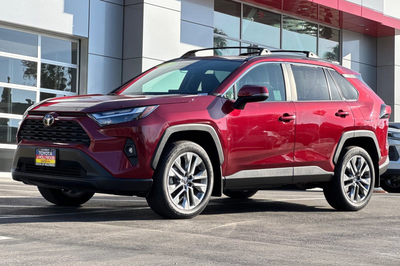 Used 2023 Toyota RAV4 XLE Premium image 8