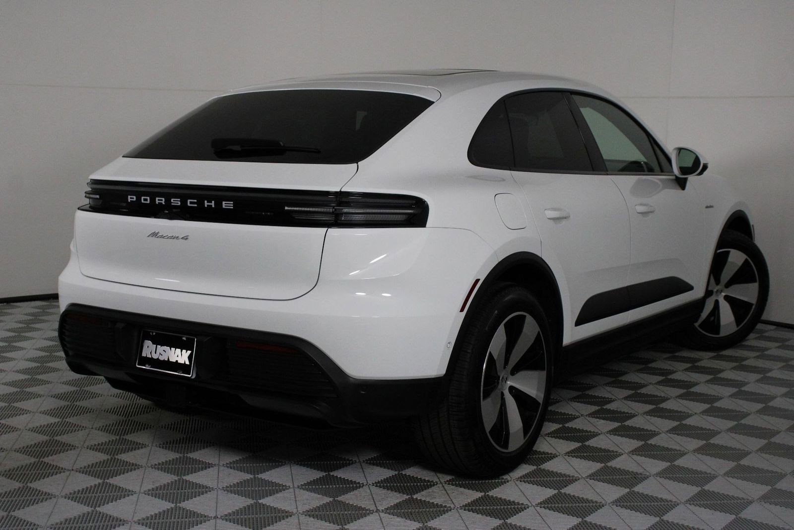 Certified 2024 Porsche Macan 4 Electric image 7