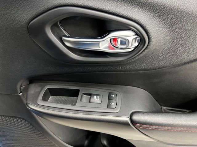 Used 2020 Jeep Cherokee Trailhawk w/ Technology Group image 51