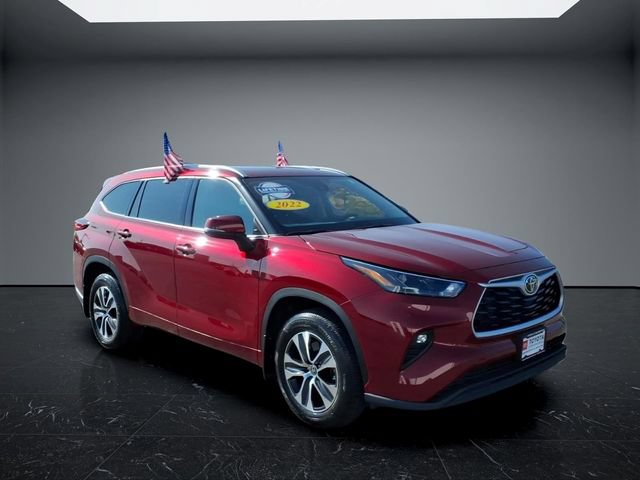 Used 2022 Toyota Highlander XLE AWD/4WD image 5